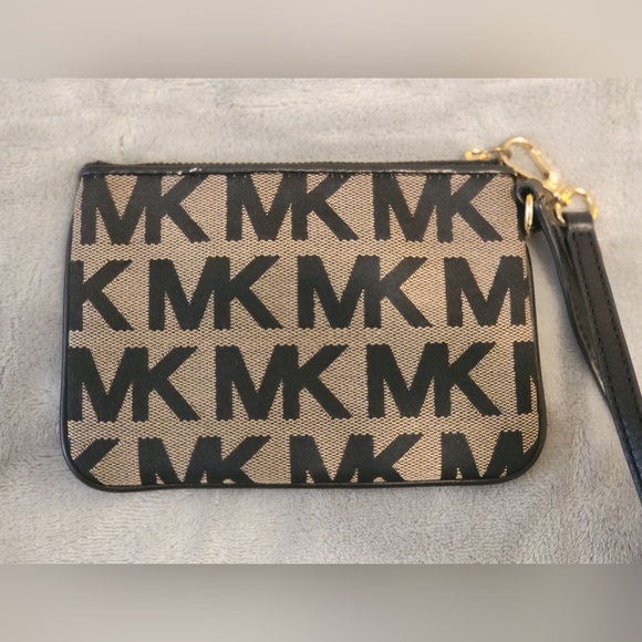 Michael Kors Coin Purse - Picture 2 of 8
